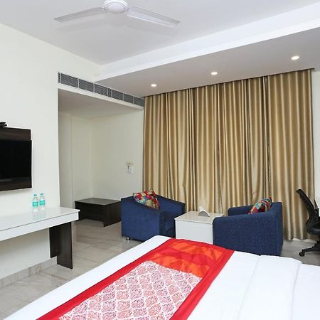 Oyo 8132 Hotel Kukreja Dehradun Buitenkant foto
