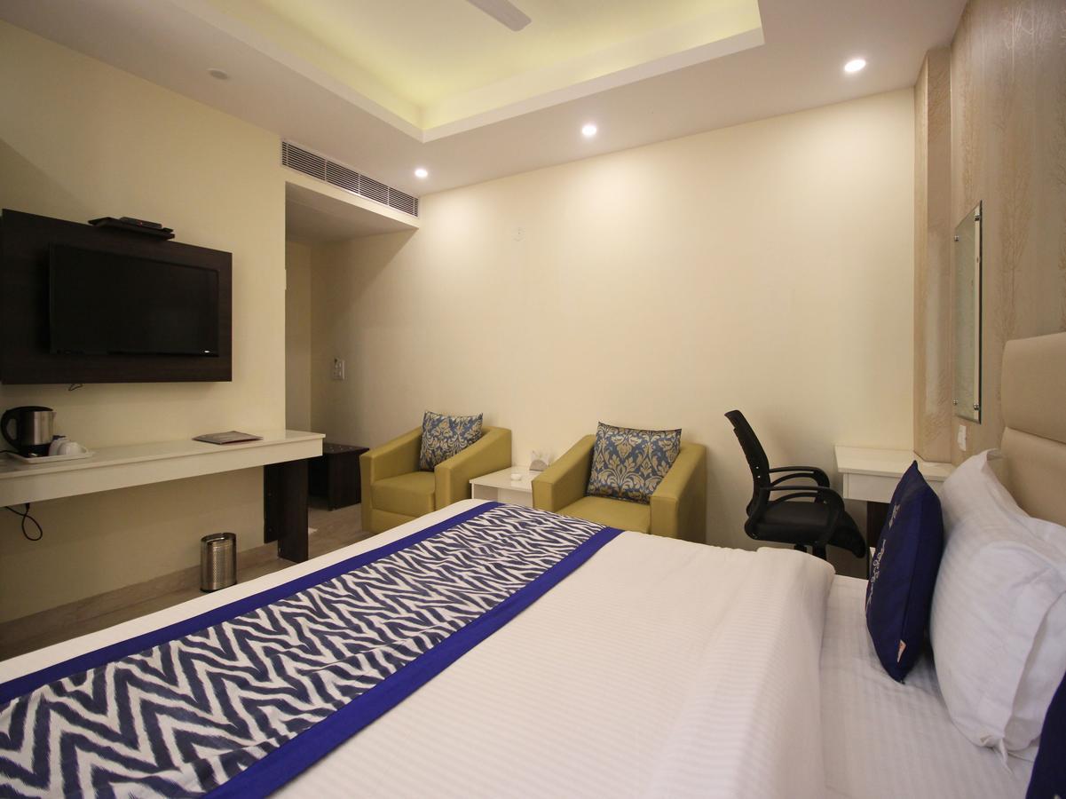Oyo 8132 Hotel Kukreja Dehradun Buitenkant foto