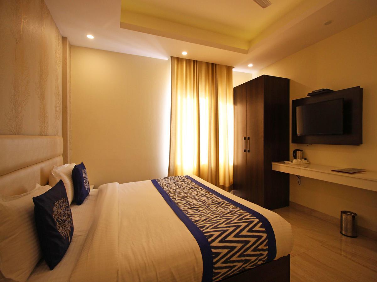 Oyo 8132 Hotel Kukreja Dehradun Buitenkant foto