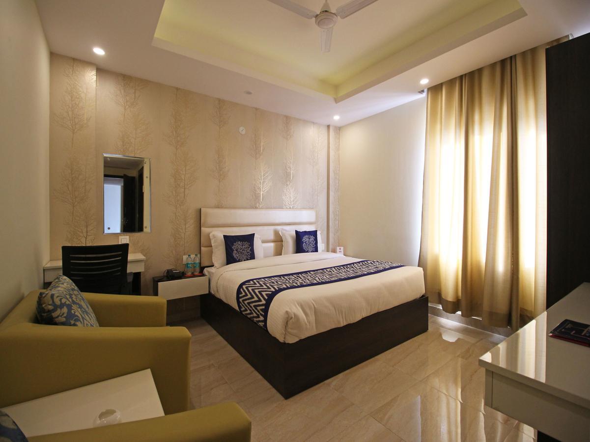 Oyo 8132 Hotel Kukreja Dehradun Buitenkant foto