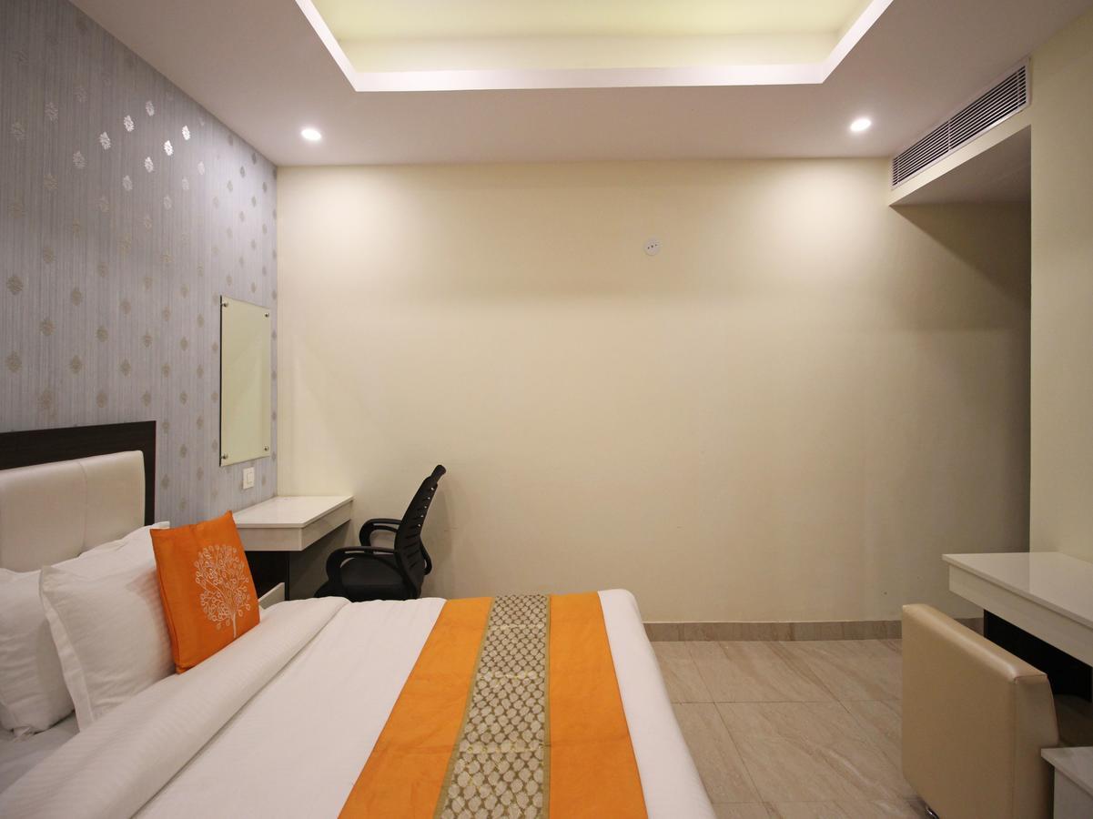 Oyo 8132 Hotel Kukreja Dehradun Buitenkant foto