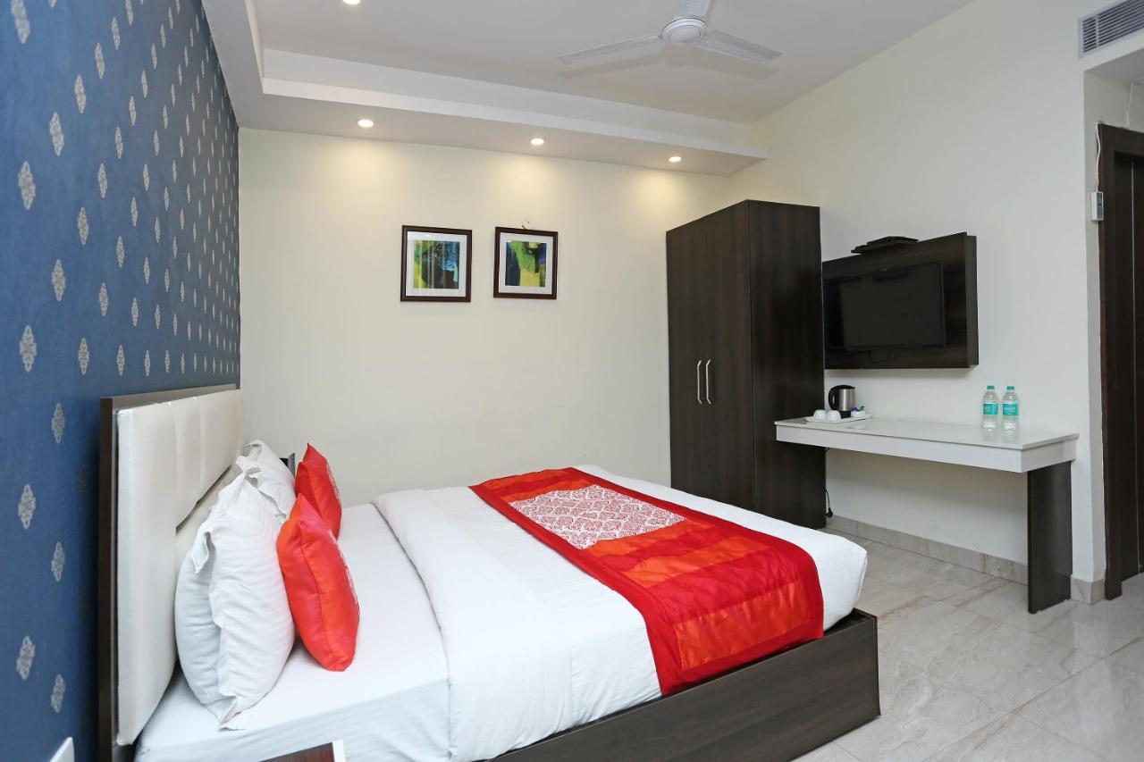 Oyo 8132 Hotel Kukreja Dehradun Buitenkant foto