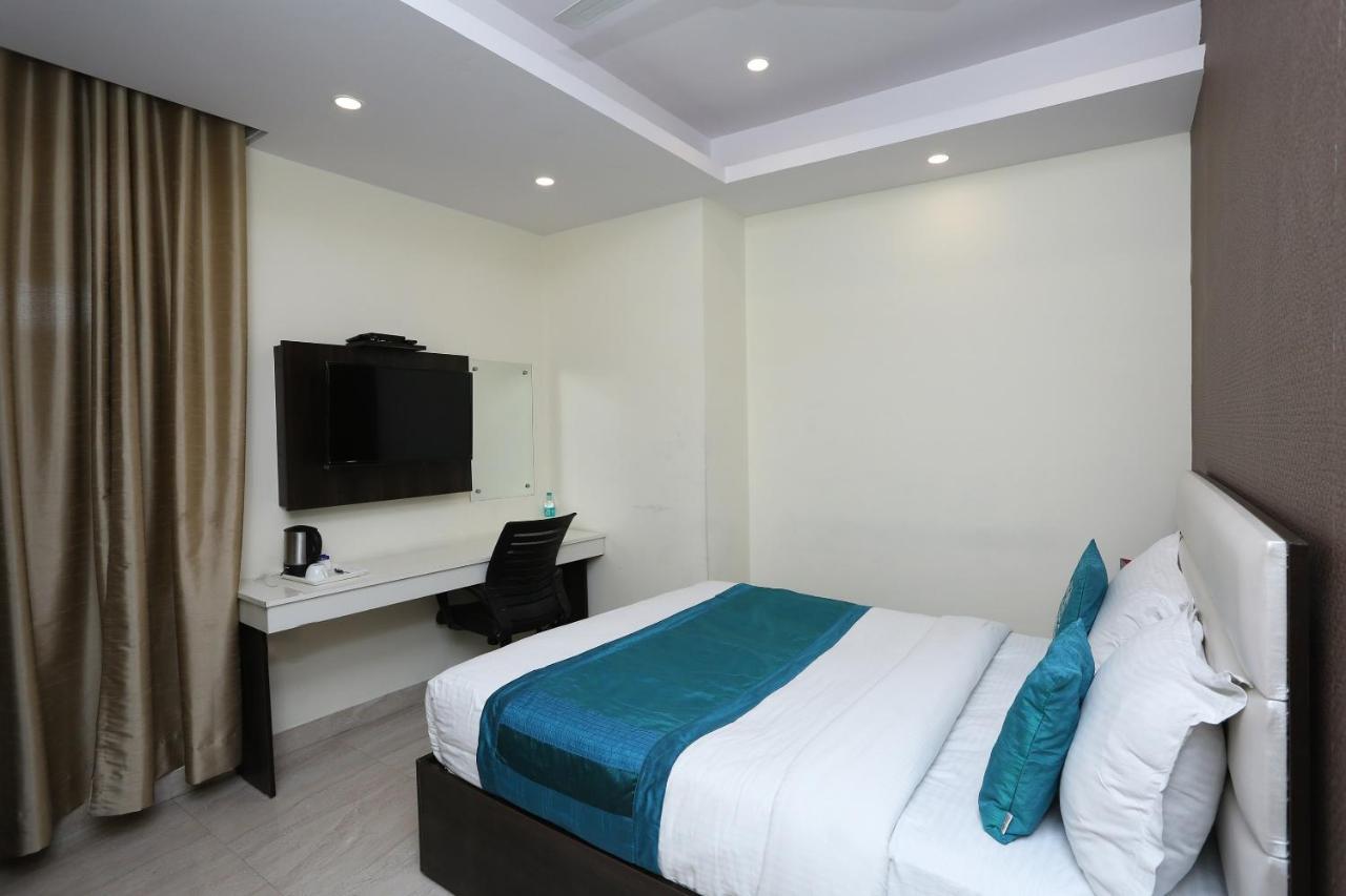 Oyo 8132 Hotel Kukreja Dehradun Buitenkant foto