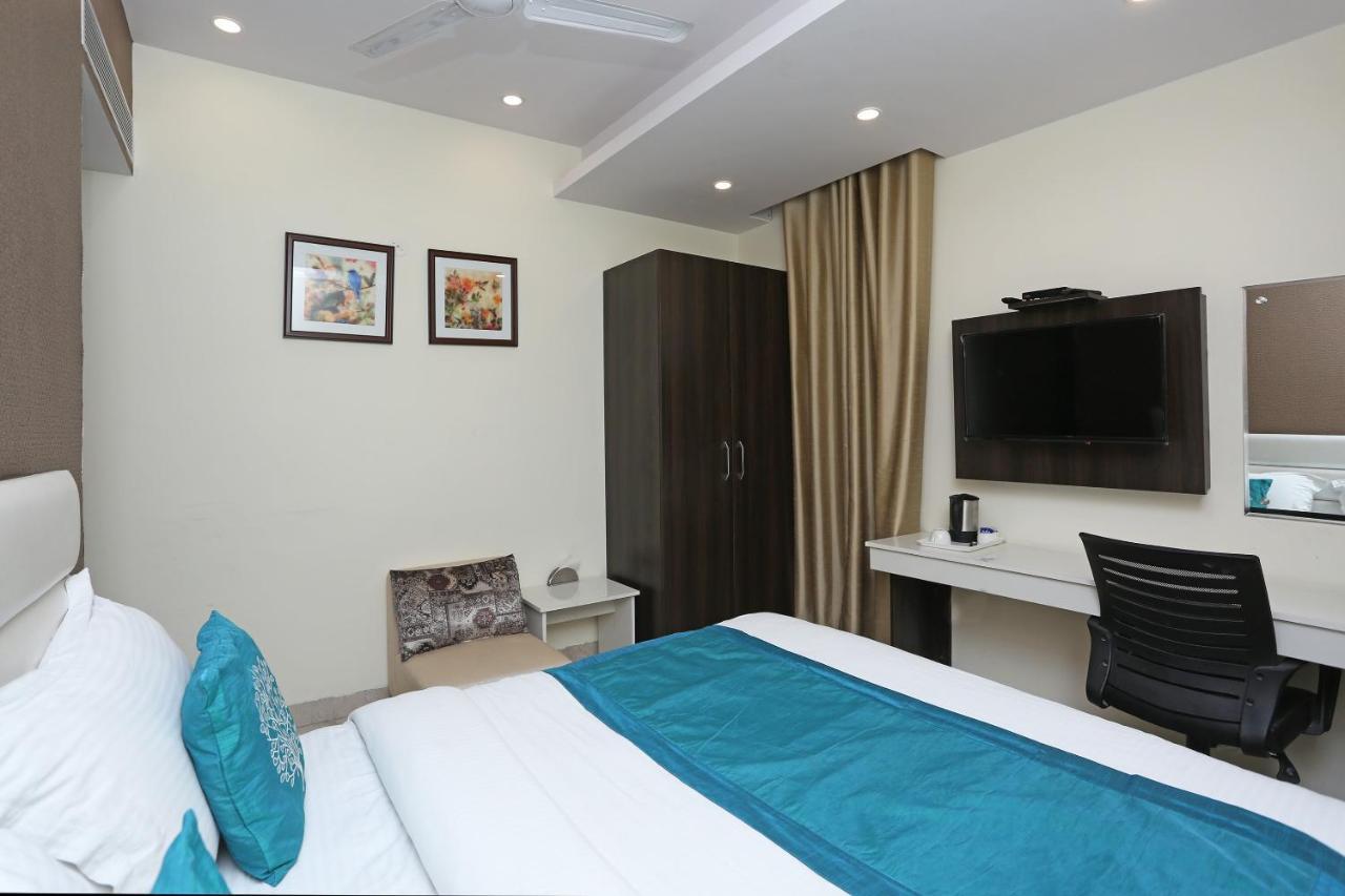 Oyo 8132 Hotel Kukreja Dehradun Buitenkant foto